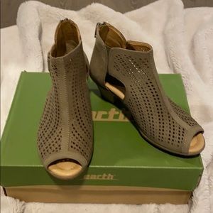 Earth Keri peep toe booties